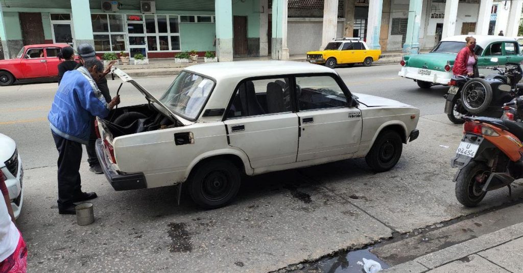 Eleven arrested for stealing vehicles in Pinar del Río, including a truck loaded with cassava