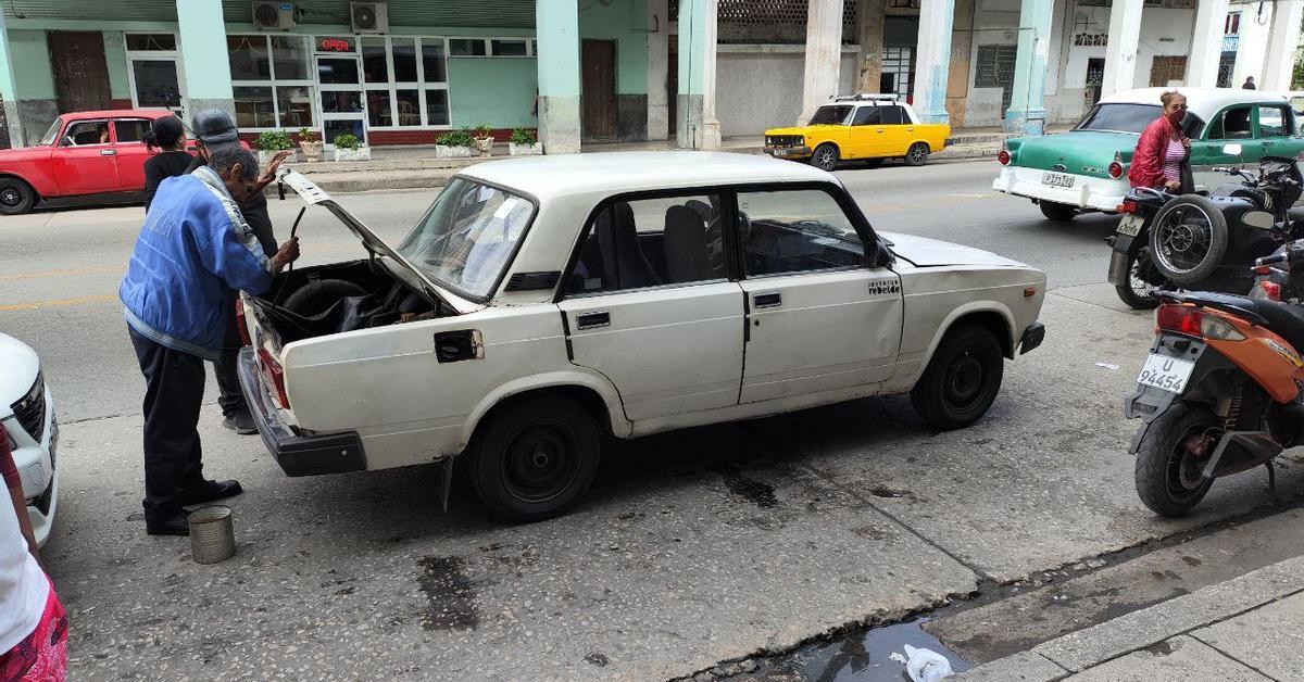 Eleven arrested for stealing vehicles in Pinar del Río, including a truck loaded with cassava