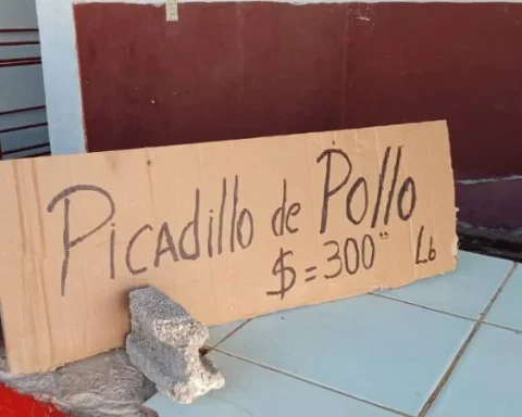 Venta de picadillo de pollo en Santa Clara