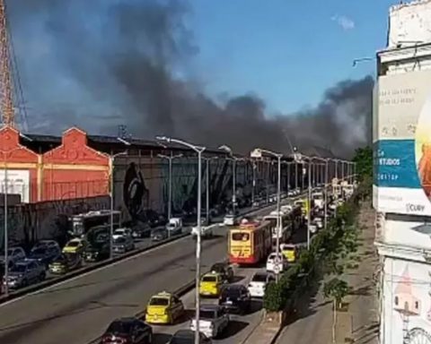Fire hits samba school shed in Rio's port area