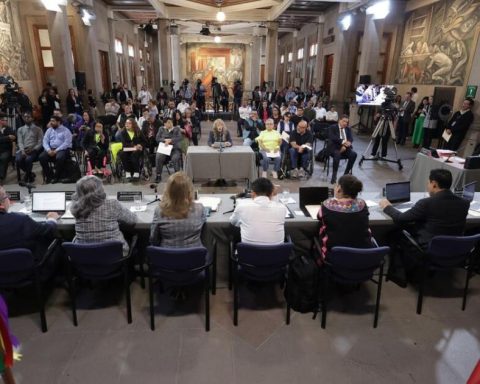 First public hearing of the Court takes place between claims and petitions