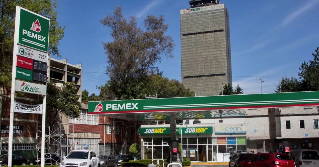 Fitch raises Pemex qualification and stabilizes the perspective