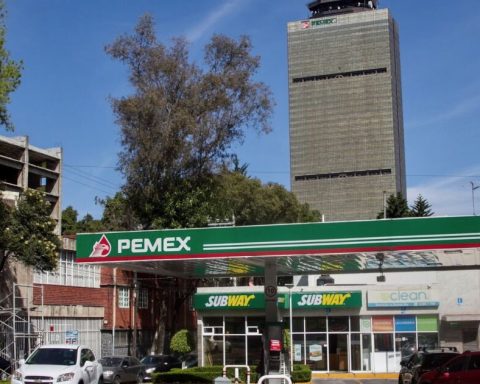 Fitch raises Pemex qualification and stabilizes the perspective