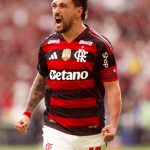 Flamengo wins at Maracanã and ties on points with Palmeiras