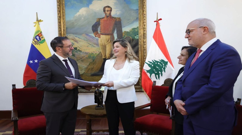 Foreign Minister Gil receives Style Copies from the new ambassador of Lebanon