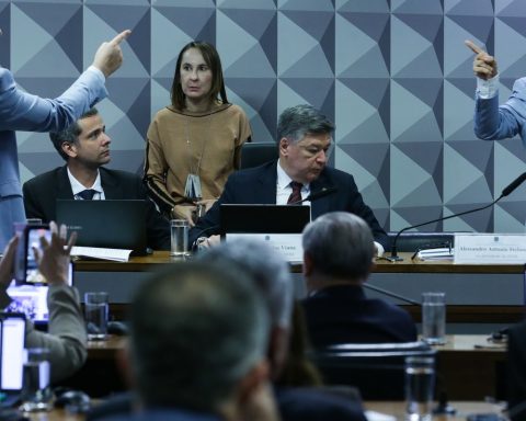 Former president of the INSS refuses to answer questions from the CPI rapporteur