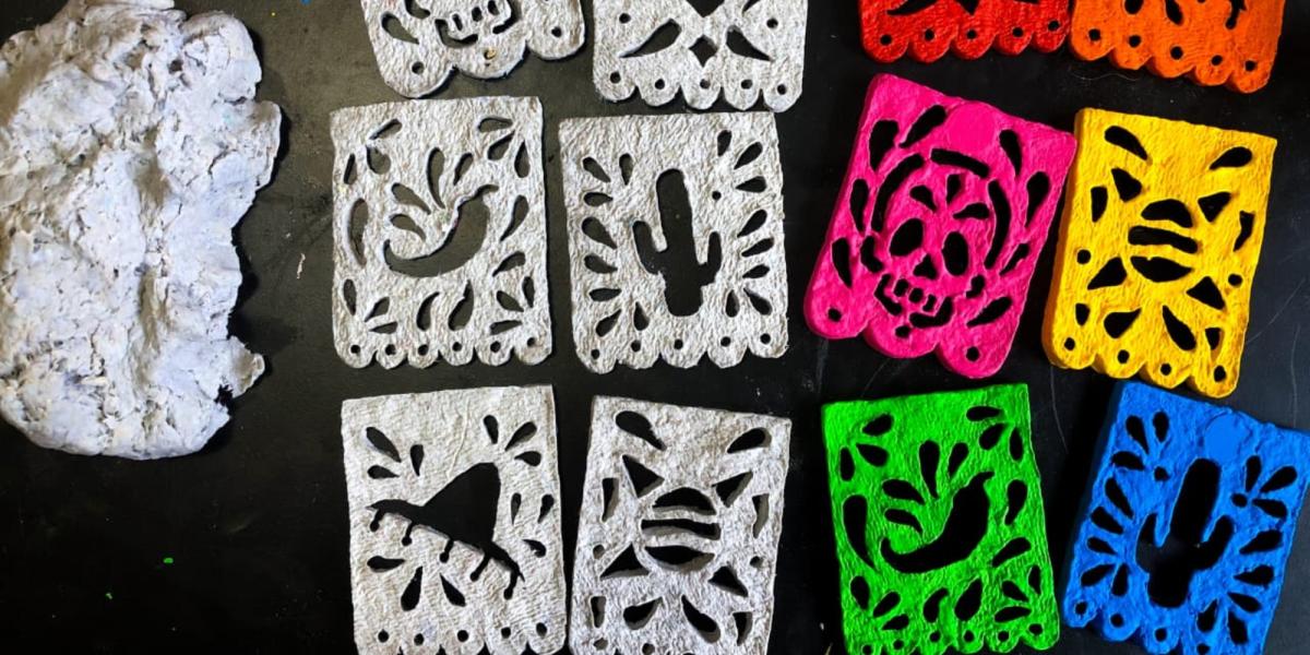 From recycling to art: The cardboard that transforms used notebooks into pieces for Day of the Dead