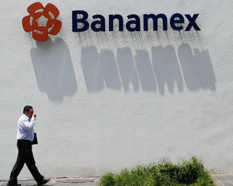 Given Larrea's offer, Citi wants to maximize the sale of Banamex
