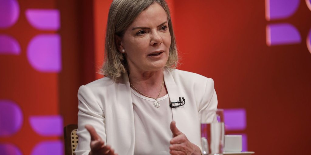 Gleisi says right-wing politicians want the US to intervene in Brazil