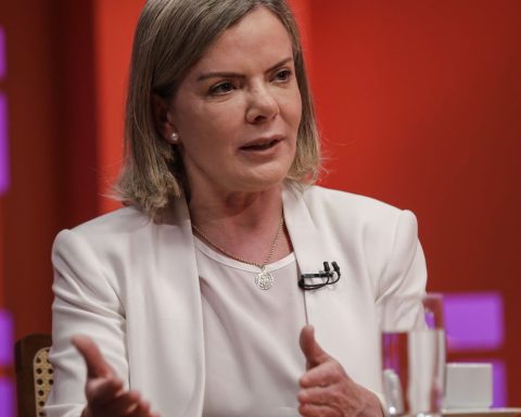 Gleisi says right-wing politicians want the US to intervene in Brazil