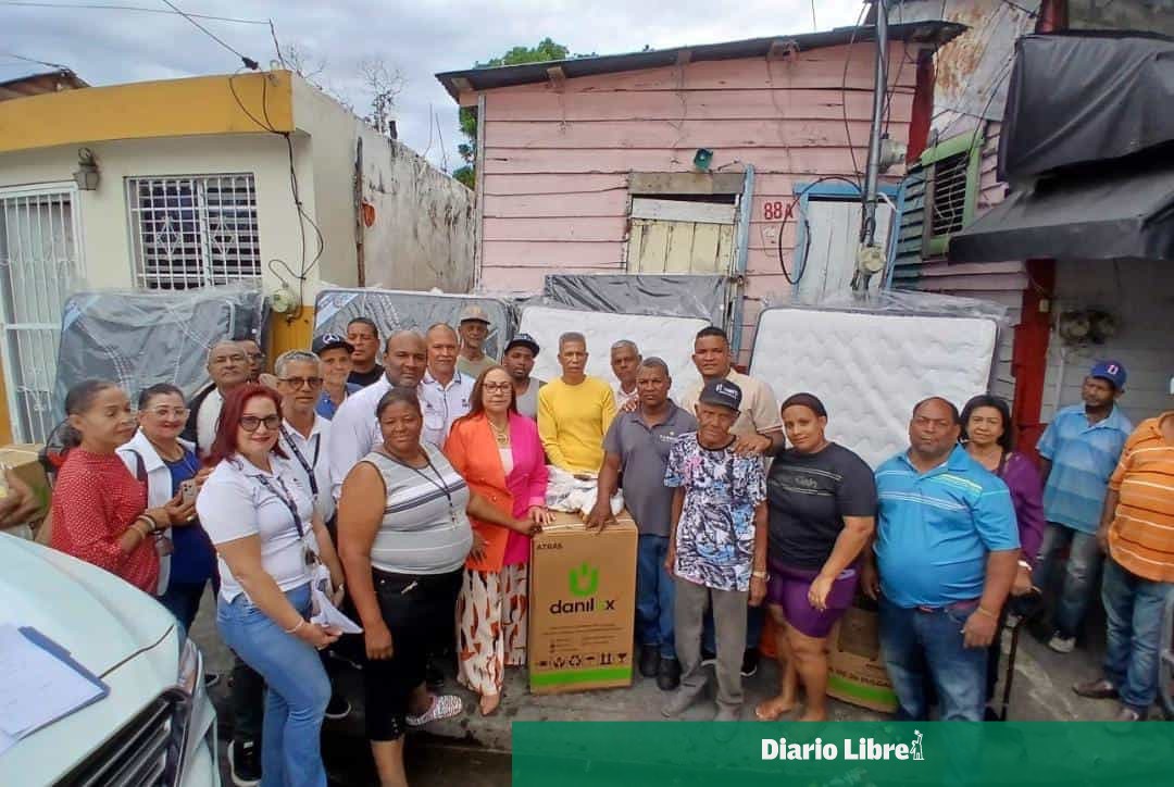 Government assists families affected by fire in Santiago