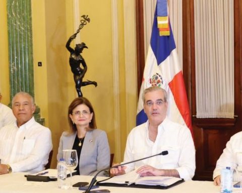 Las 22  instituciones que integran el COE estuvieron  reunidas ayer en el salón Verde del Palacio Nacional .