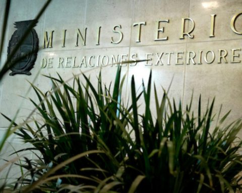 Government urged Israel to respect "International Humanitarian Law" before flotilla blockade with help for gaza