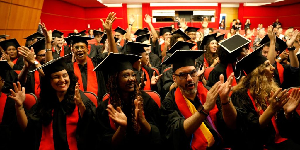 Graduates from the University of Quebradas celebrate the periphery at ABL