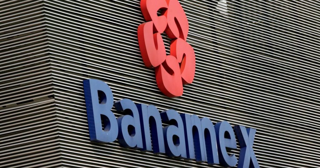Grupo Mexico insists on buying Banamex; goes for 100% of the bank