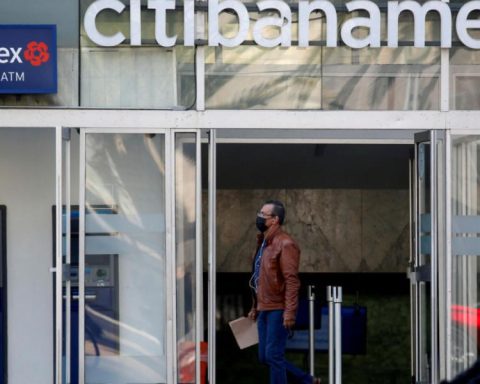 Grupo Mexico presents offer to acquire 100% Banamex