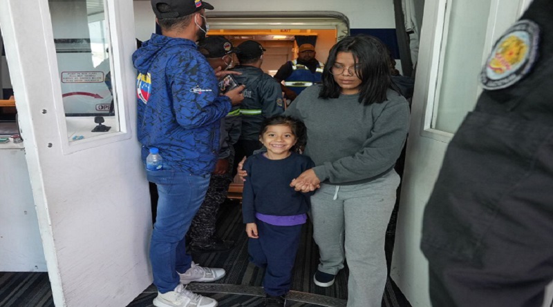 He arrives at the country new flight back to the country with 217 Venezuelans from the US.