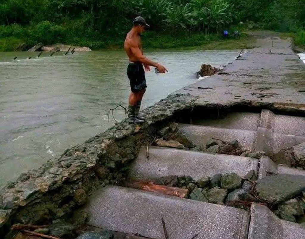Heavy rains cause bridges to collapse and massive evacuations in Baracoa