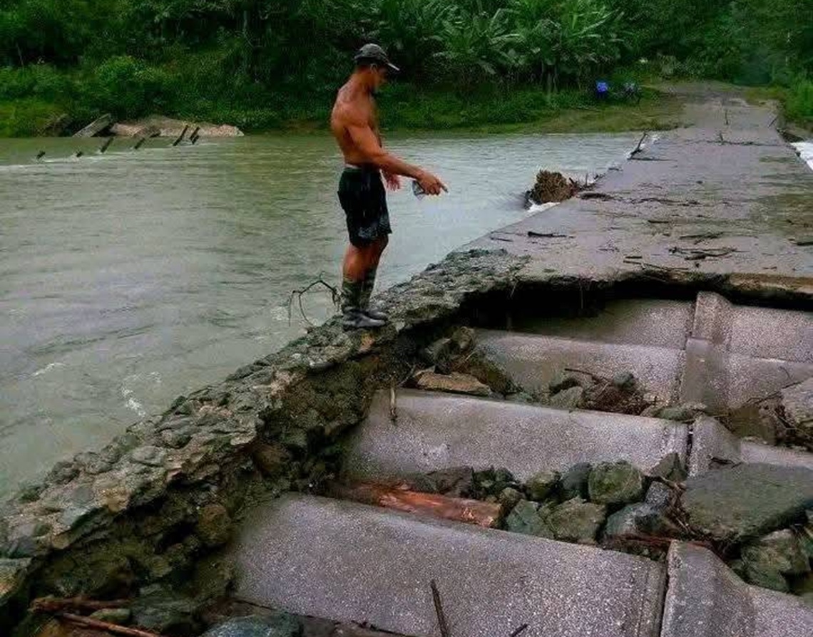 Heavy rains cause bridges to collapse and massive evacuations in Baracoa