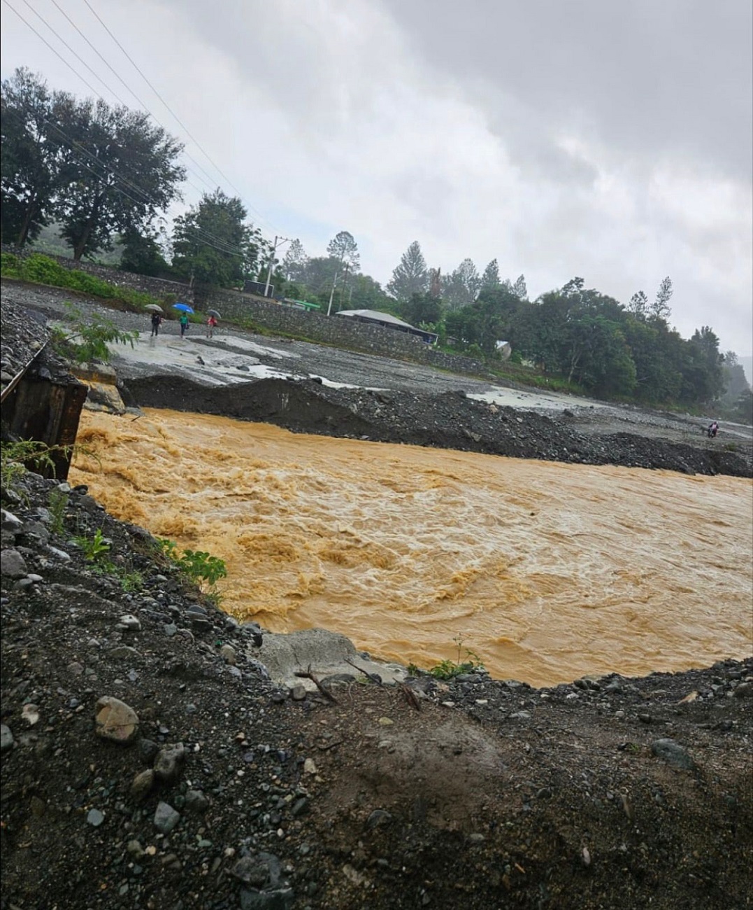 Heavy rains cause flooding and damage in different communities of San José de Ocoa