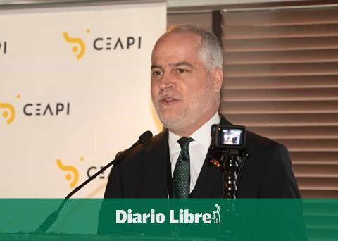 How much foreign companies owe to Dominican banks