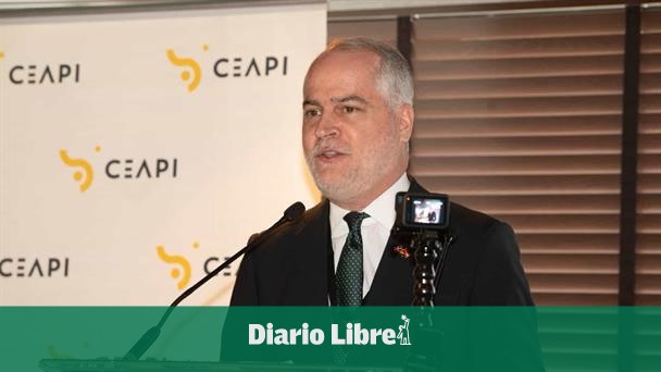 How much foreign companies owe to Dominican banks