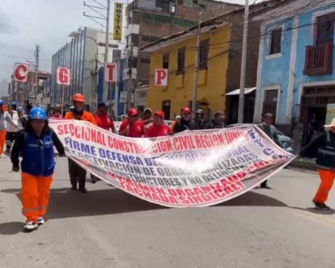 Huancayo: Civil construction workers march against vulneration of labor rights (video)