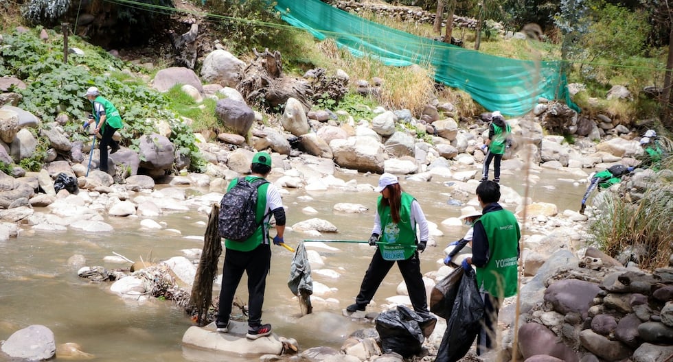 Huancayo: During a cleaning day they remove more than a ton of waste from the Shullcas River