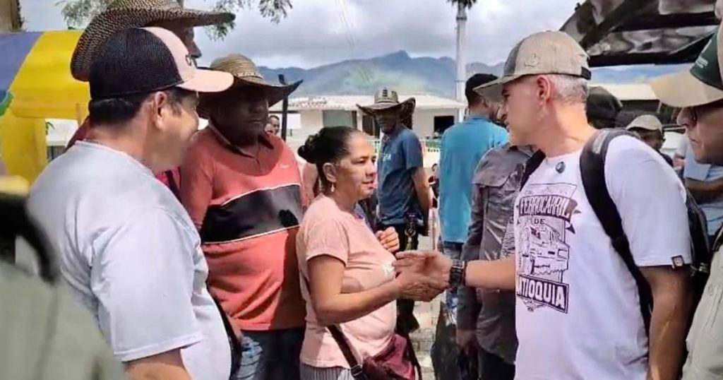 Humanitarian aid and the Army arrived in Briceño (Antioquia) to address the humanitarian crisis