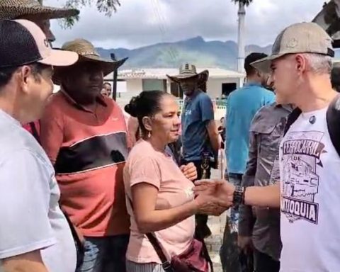 Humanitarian aid and the Army arrived in Briceño (Antioquia) to address the humanitarian crisis