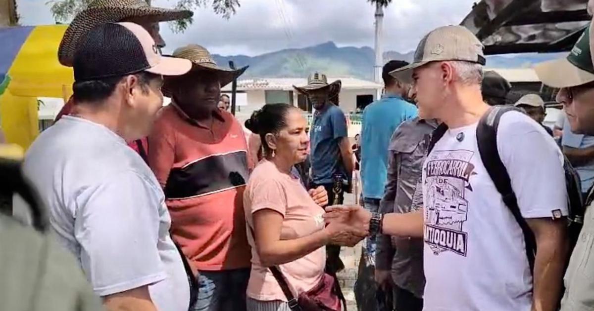 Humanitarian aid and the Army arrived in Briceño (Antioquia) to address the humanitarian crisis