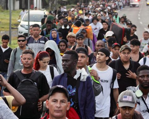 Hundreds of migrants leave for Mexico City to demand their regularization