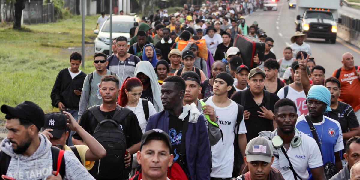 Hundreds of migrants leave for Mexico City to demand their regularization