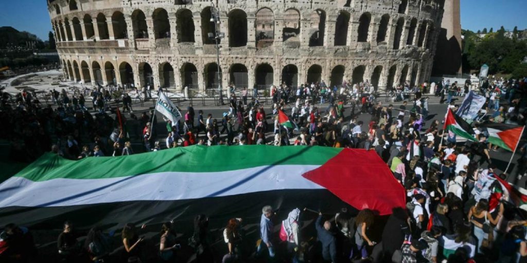 Hundreds of thousands march in support of Palestinians throughout Europe