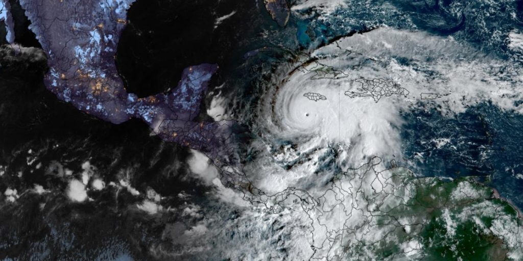 Hurricane Melissa advances to Jamaica with destructive winds of up to 270 kilometers per hour