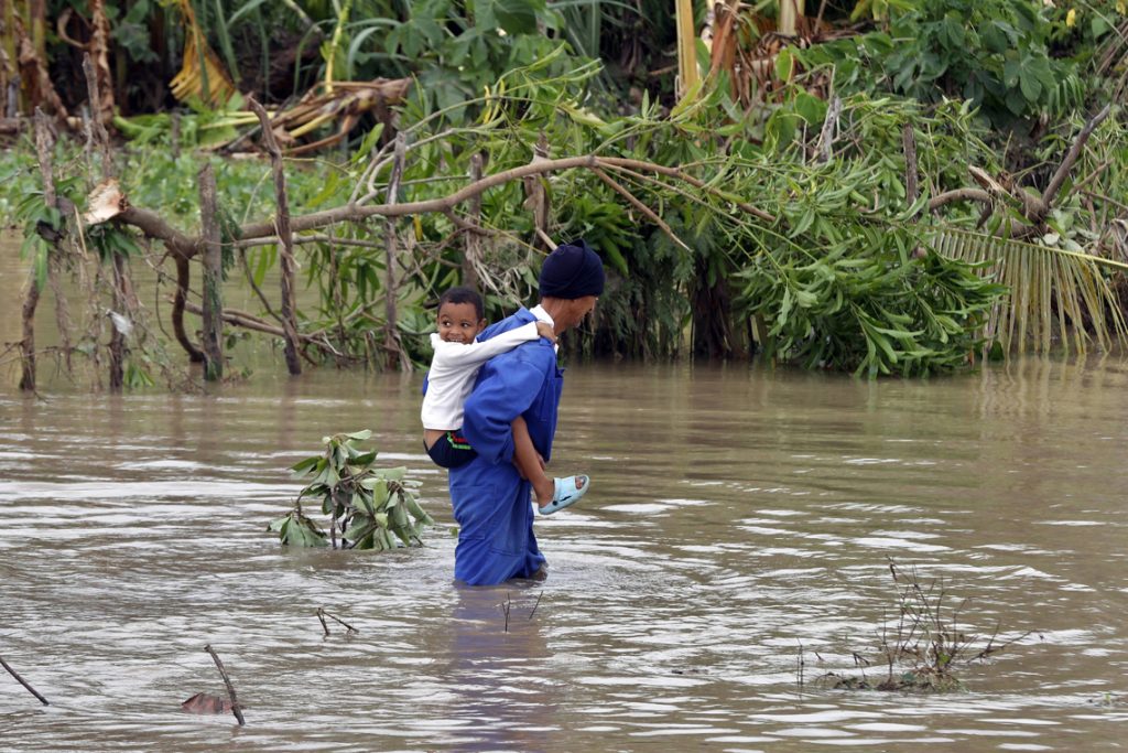 Hurricane Melissa: almost a hundred people are rescued in eastern Cuba after intense rains and river flooding