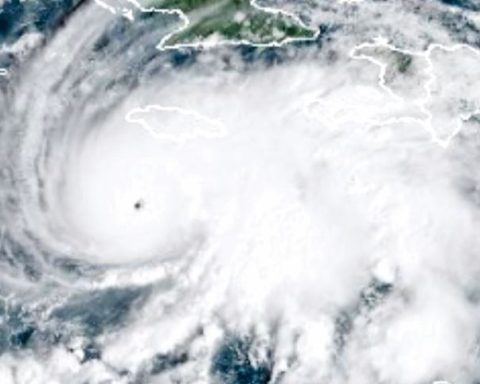 El huracán Melissa se ha fortalecido hasta alcanzar la  peligrosa categoría cinco.