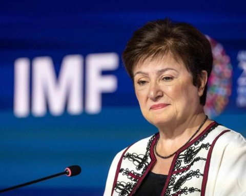 IMF and Bank of England warn of possible stock market crash due to AI bubble