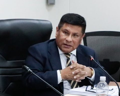 INPE head warns about overcrowding and lack of agents after escapes in prisons in Piura and Huaral