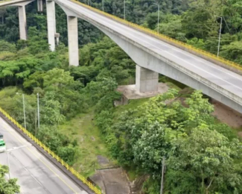 'If everything goes well, in a month and a half we enable a lane of the road to the plain'