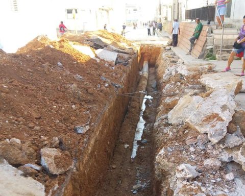 In Manzanillo, water reaches homes every 30 days and part is lost through leaks