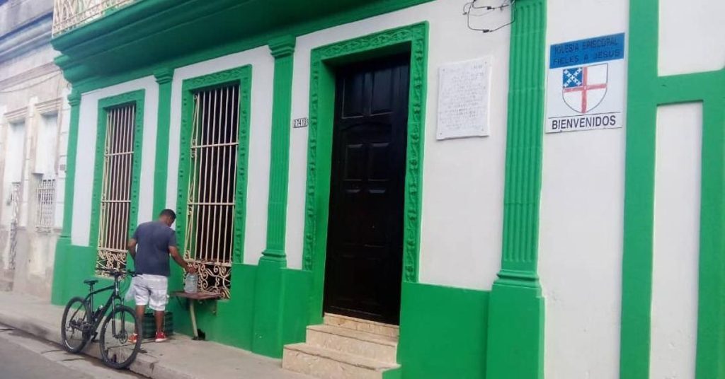 In Matanzas, "The water that the aqueduct puts no one who takes it, does not even boil"