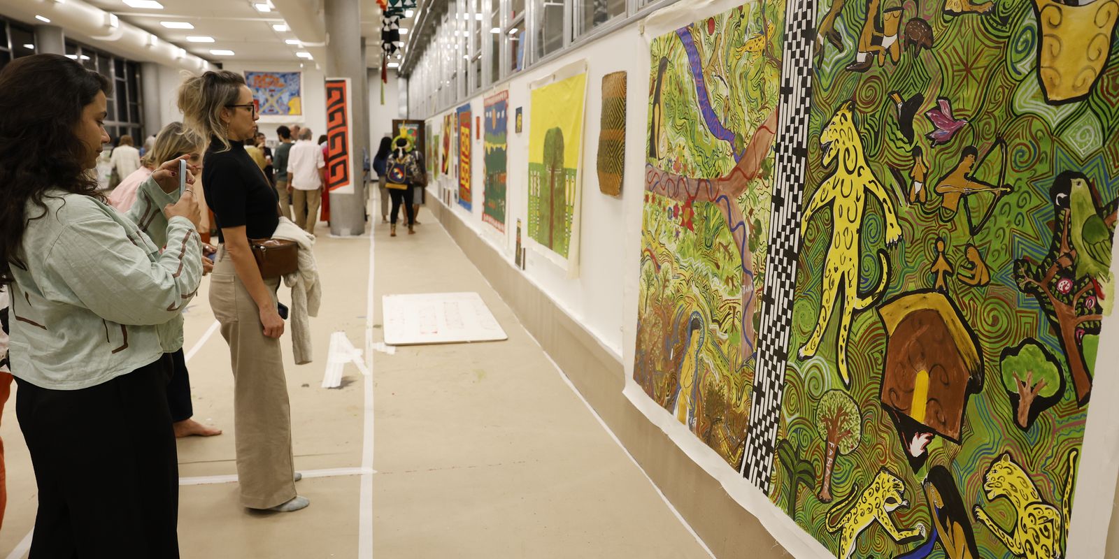 In an unprecedented crossing, indigenous people recount the history of Guanabara Bay