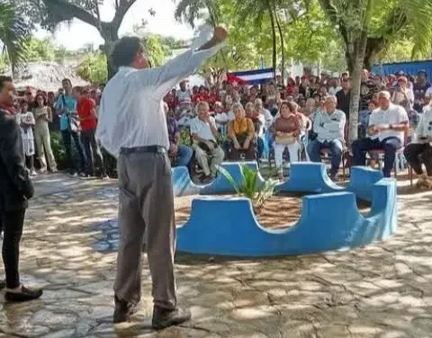 Historiadores oficialistas reunidos en Las Tunas este lunes