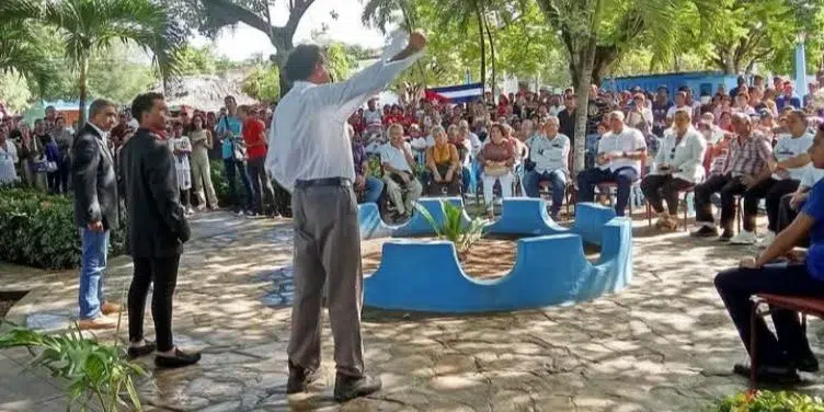 Historiadores oficialistas reunidos en Las Tunas este lunes