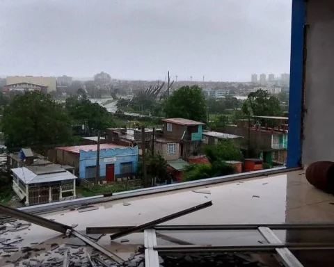 La ciudad de Santiago de Cuba vista desde la Universidad de Oriente
