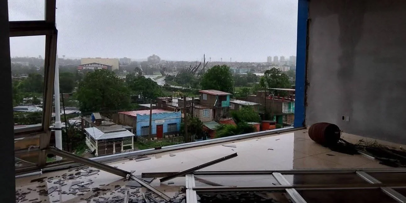 La ciudad de Santiago de Cuba vista desde la Universidad de Oriente
