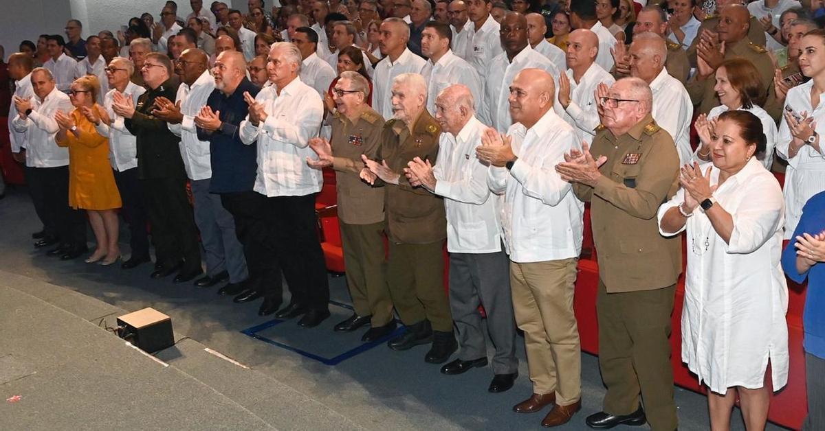 In the midst of a deep editorial crisis, they present nine volumes of the 'chosen works' by Raúl Castro