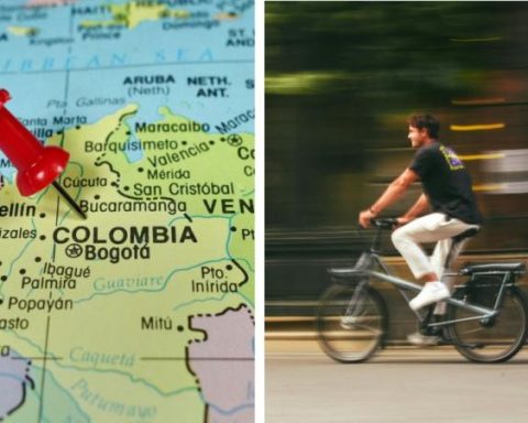 In this part of Colombia it is more common to ride a bike than a car and this is the reason