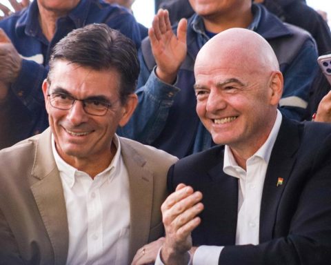 Infantino promises "bring a World Cup" to Bolivia